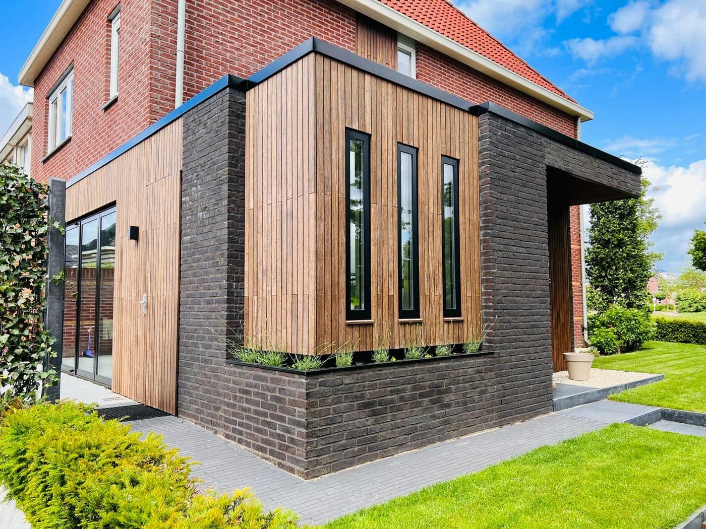 Moderne woning met nieuwe kunststof kozijnen geplaatst door Kozijnenvak